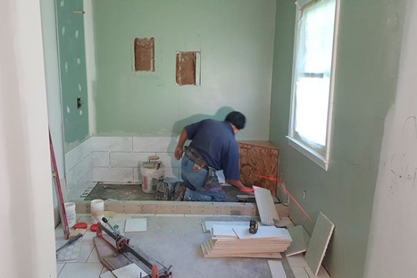empire-building-services-bathroom-before0FCB0D8B-48E8-9C42-FAC0-4C74D3D0C0C5.jpg